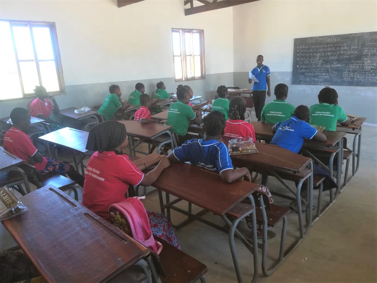 SoldMoz capacita membros do Clube Escolar Amigos do Ambiente da Escola Secundária de Chocas Mar sobre a produção de mudas em viveiros