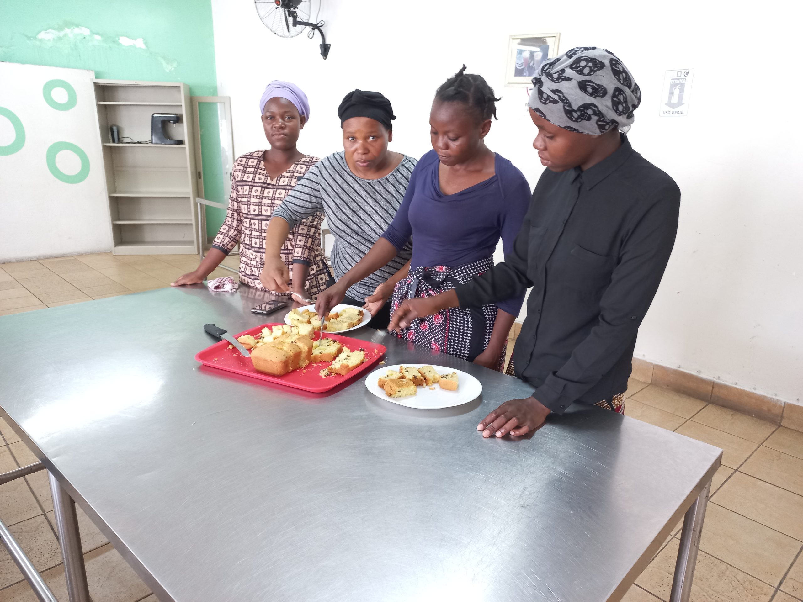 BENEFICIÁRIOS DO PROJECTO PROMOVENDO OPORTUNIDADES DE EMPREGO PARA JOVENS PERSPECTIVAM MELHORIAS APÓS A FORMAÇÃO